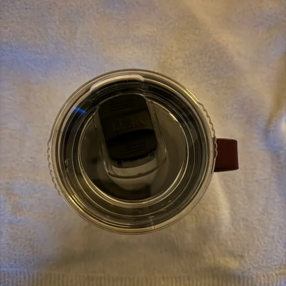 Yeti Rambler Travel Mug with Stronghold
Lid - 30 oz - Wild Vine Red - Picture 5 of 6